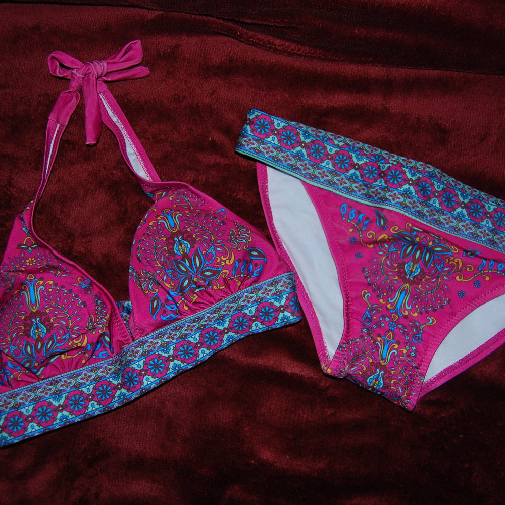 ☀️ 3 for $25 NWOT Tribal Print Bikini